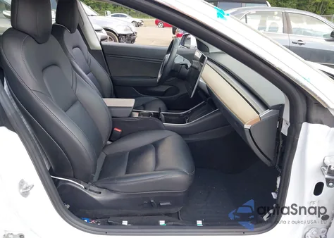 2018 Tesla Model 3 Long Range/Mid Range z USA, uszkodzony, nr VIN 5YJ3E1EA9JF098728